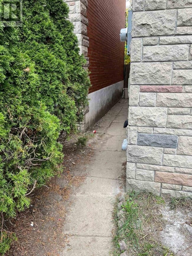 Photo - 98 Frontenac Ave