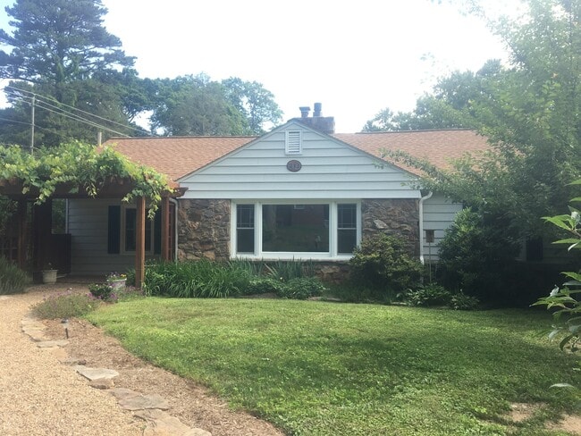 Photo - Wonderful Kenilworth location! Lovely landscaping and beautiful hardwood flooring!