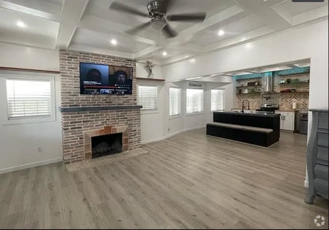 Building Photo - 2131 Park Way Unit A Rental