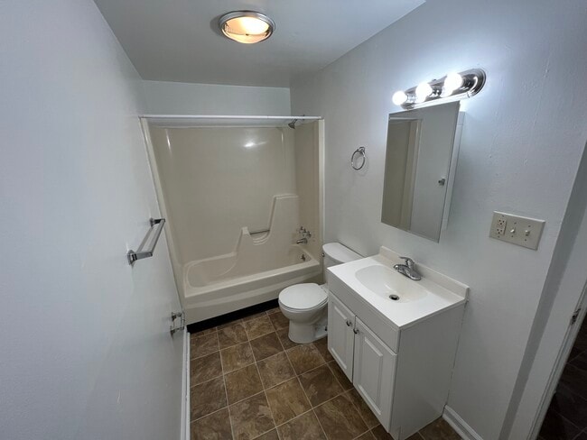 Photo - Williams Court Apartments