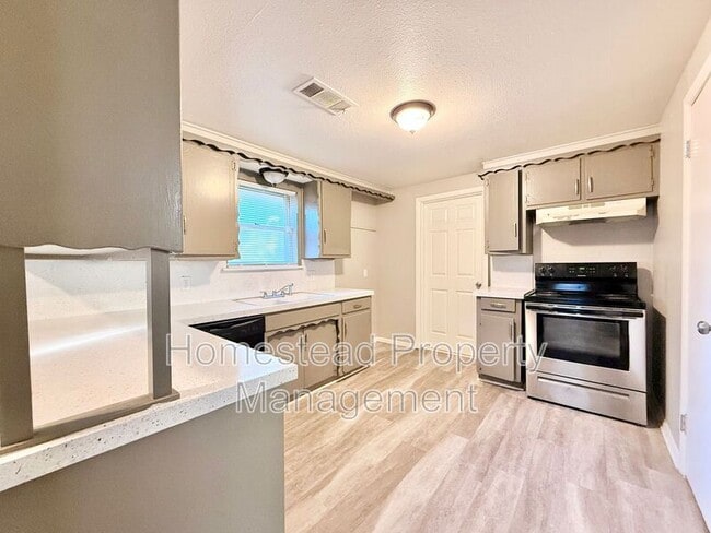 Photo - 1132 SW 61st St