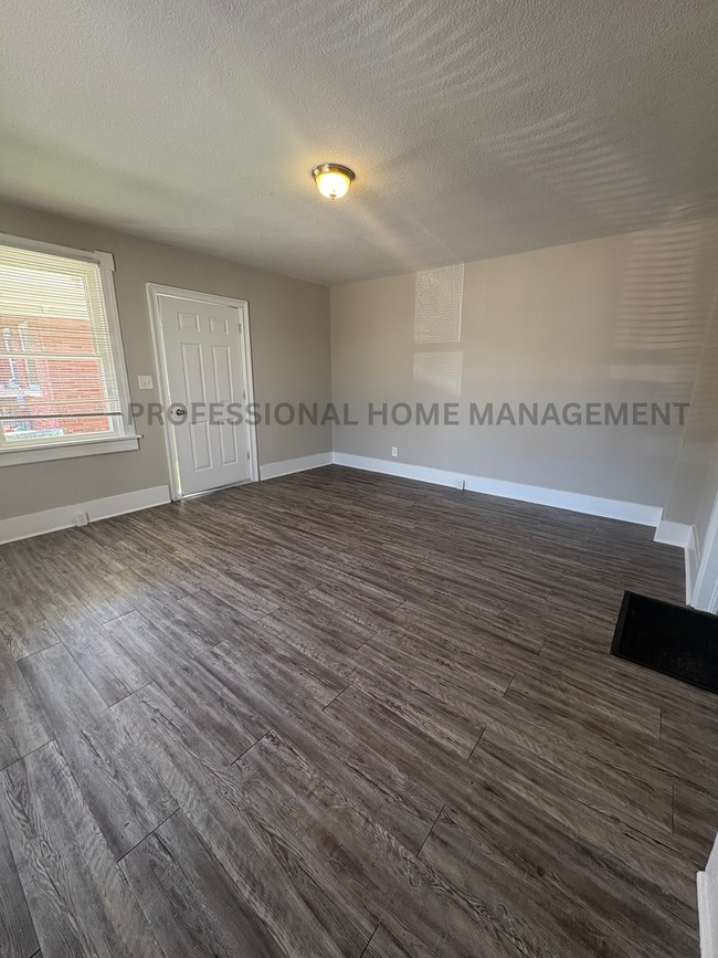 Photo - Chic Downtown Newton Studio – Corner Unit!