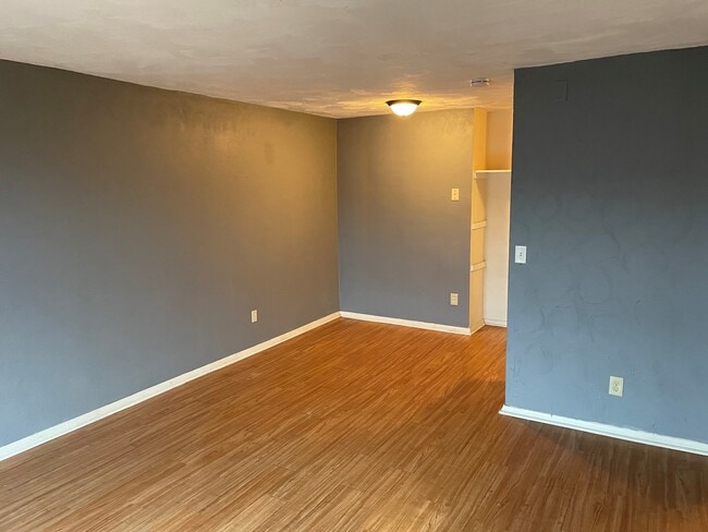 Photo - Straight Street Apartments