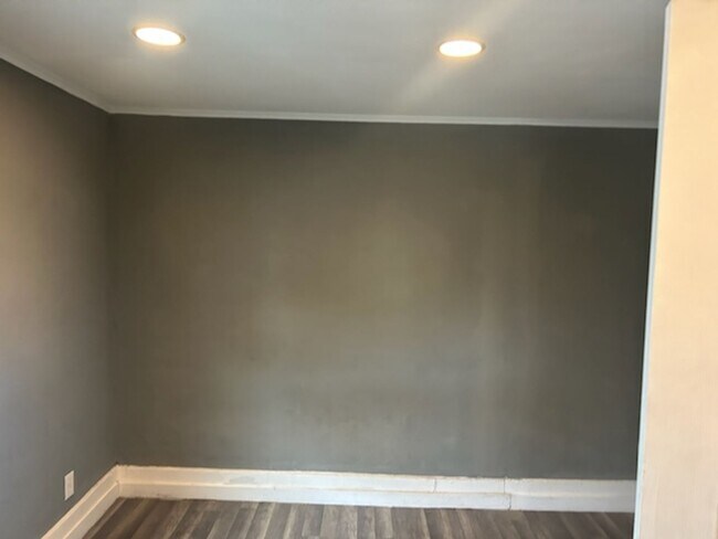 Photo - Spacious 3 bedroom apartment for rent in B...