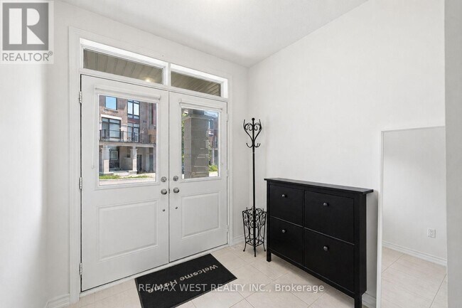 Photo - 55 Holyrood Cres