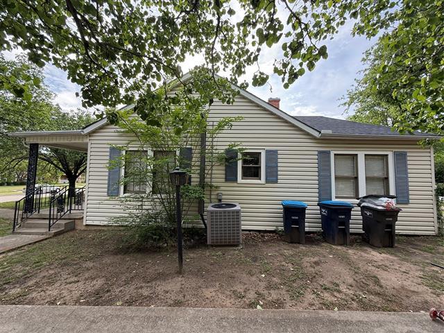 Photo - 2517 Honeysuckle Ave