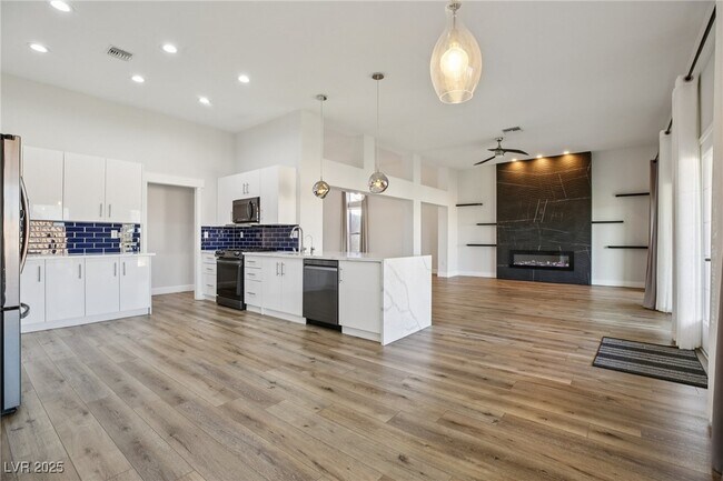 Building Photo - 2504 Youngdale Dr