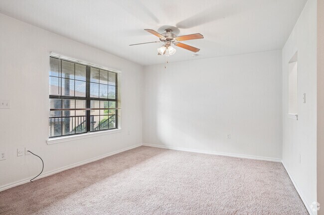 3BR, 2BA - 1,077SF - Dining / Living Room