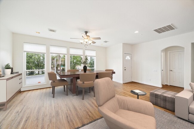 Photo - 2402 Calumet St