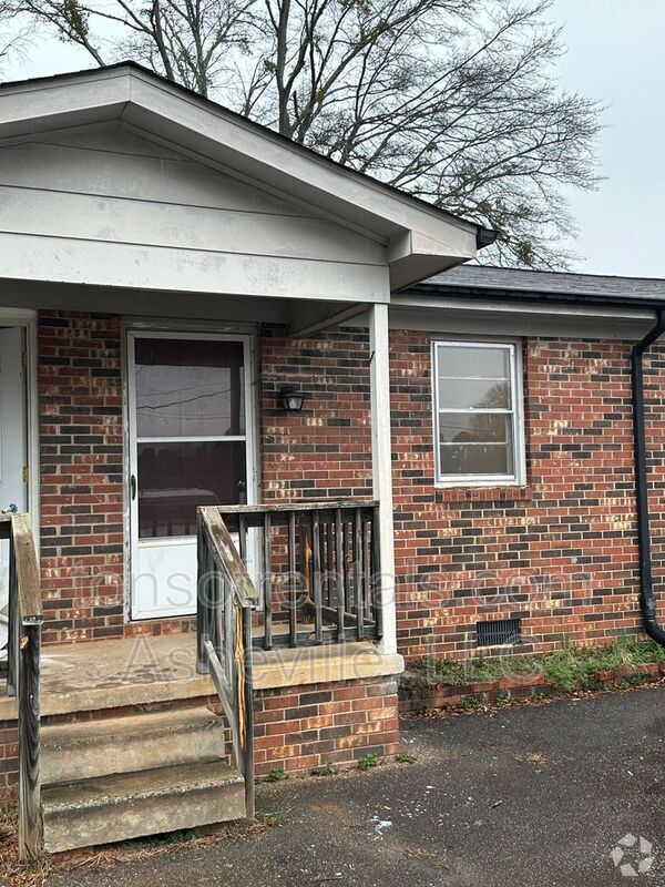 Building Photo - 3126 US-221 Unit Apt 7