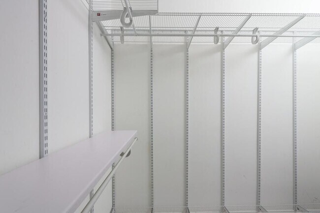 Photo - 411 N New River Dr E