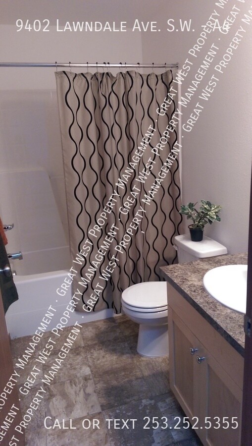 Photo - 9402 Lawndale Ave SW Unit A4