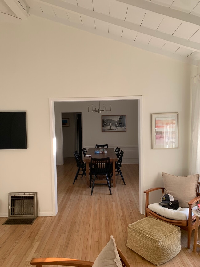 Living to dining - 11425 Cashmere St