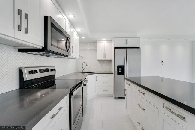 Photo - 6039 Collins Ave Unidad 1222