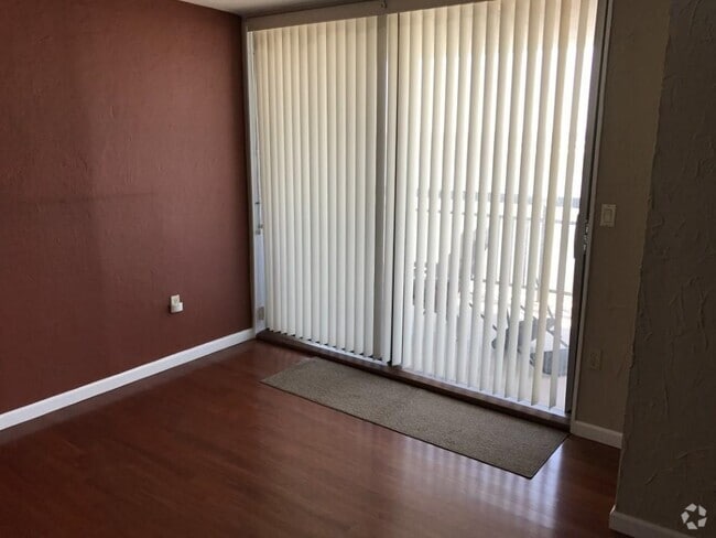 Building Photo - 1040 Harmon Cove Tower Rental