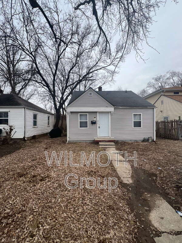 Building Photo - 3915 Hillside Ave