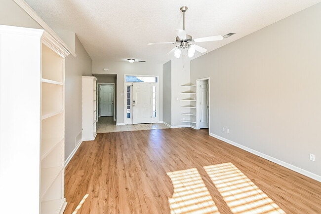 Photo - 6480 Cheyenne Dr