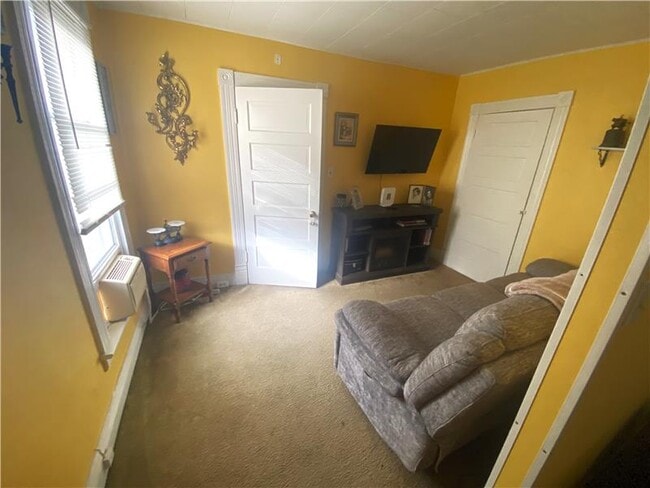 Photo - 216 Jacquette St