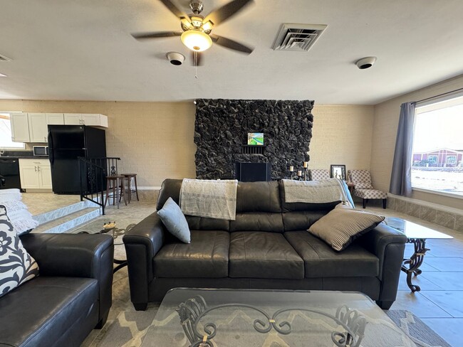 Photo - 3 Bedroom Furnished Home with UTILITIES INCLUDED with Courtyard Near the Colorado River 3-12 mont...