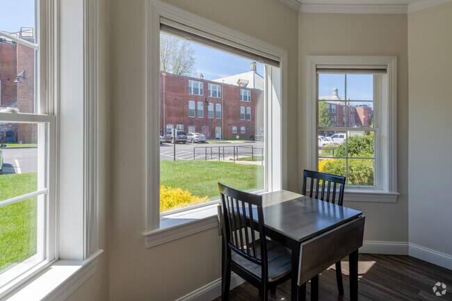 2 BR, 2 BA