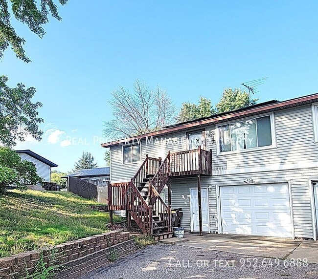 Building Photo - 217 9th St Rental