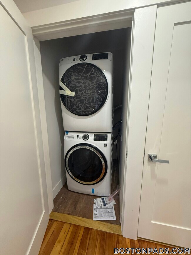 Photo - 147 E Cottage St Unit 1