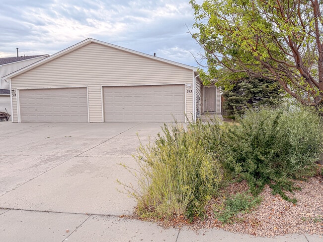 Building Photo - 313 Hunters Way