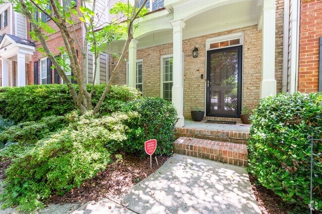 Building Photo - Rare Find in Downtown Decatur – 2-Car Gara... Rental