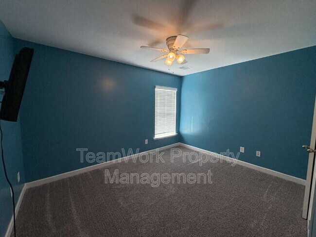 Photo - 102 Maywood Drive