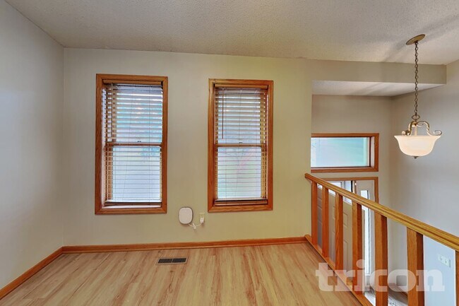 Photo - 5150 S Park Dr