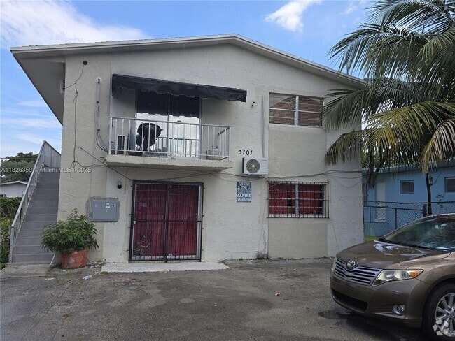 Building Photo - 3101 NW 22nd Ave Unit 4 Rental