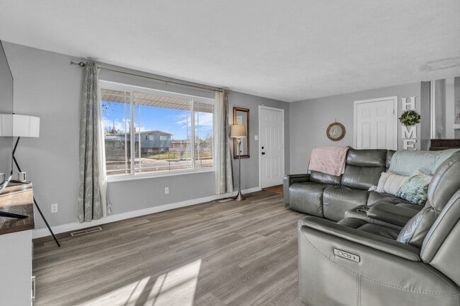 Photo - 1992 Afton Cir