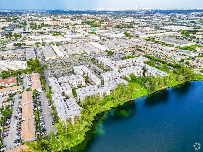 Building Photo - 10000 NW 80th Ct Unit 2247 Rental