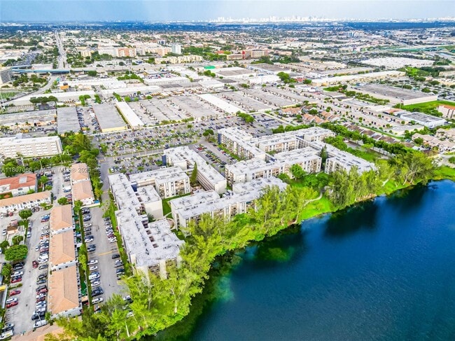 Building Photo - 10000 NW 80th Ct Unit 2247 Rental