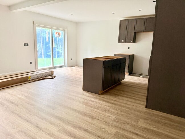 Building Photo - Brand New 3 Bedroom Townhouse for Rent Unit 192 Center Rd Gray Left