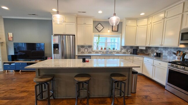 Photo - 3120 Mayflower Ln