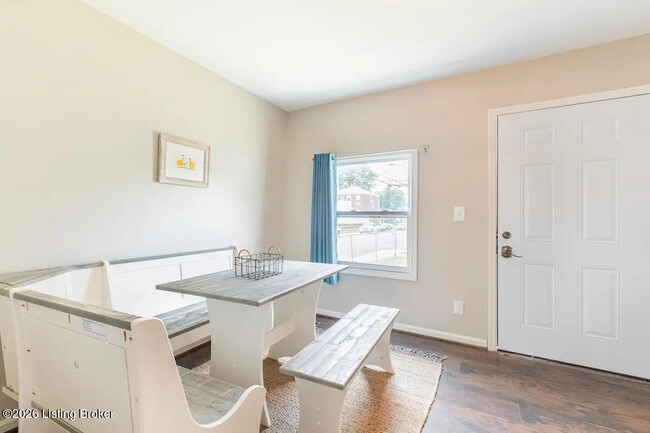 Photo - 1046 Charles St