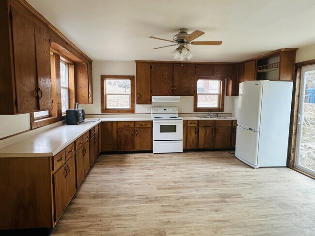 Photo - 340 N Mill St