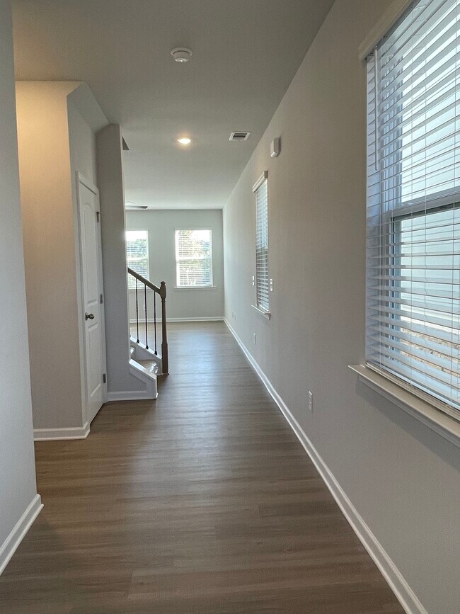 Photo - 112 Briarwood Dr E