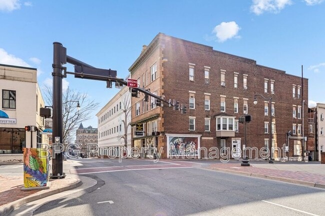 Photo - 95 N Main St Unit #200
