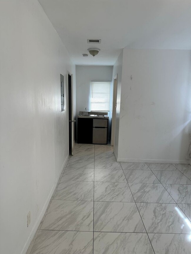 Photo - 212 NW 11th St Unit 02