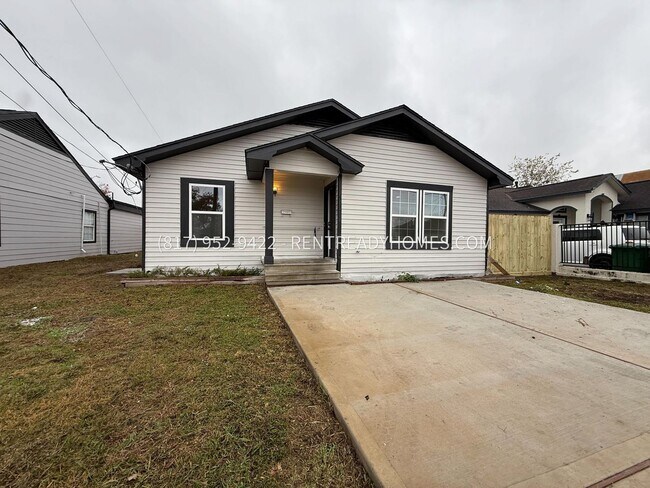 Building Photo - 1303 Des Jardines St Unit 1