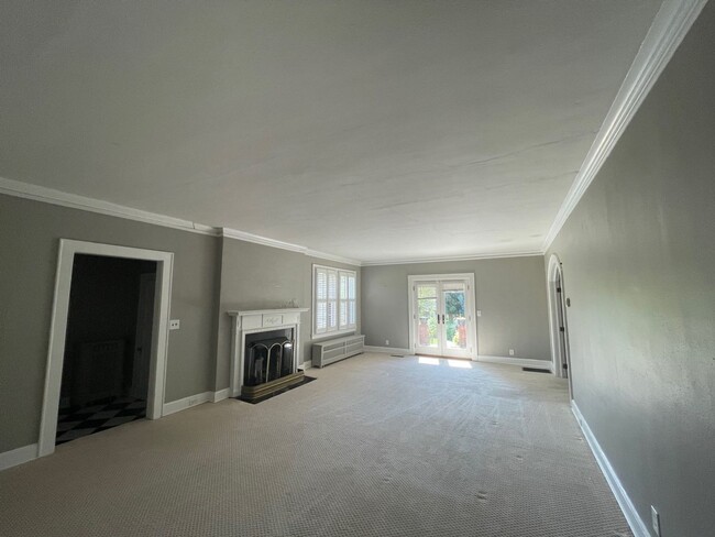 Photo - 329 Country Club Rd