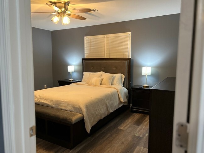 Photo - 120 Westbury Ct