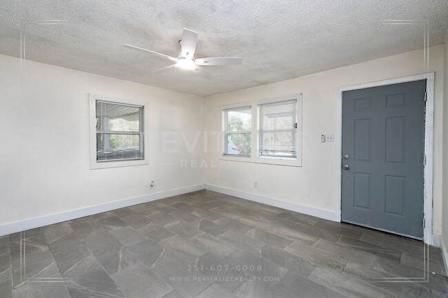 Photo - 3 BR 2 BA Home with Fenced Yard & Carport