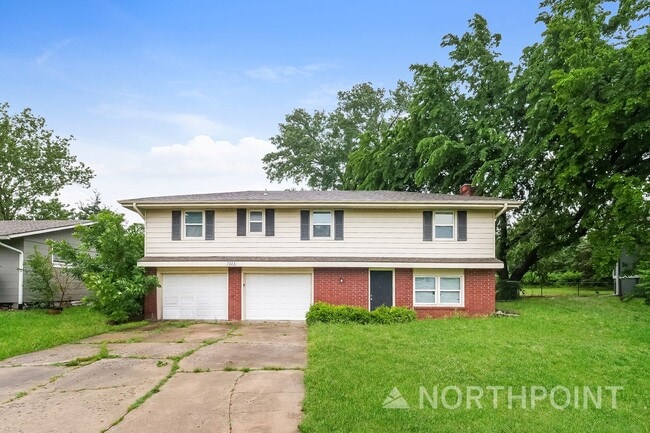 Building Photo - 3 BR/1.5BA | Newly Renovated Single Family Home | 2- Car Covered Parking | Gated backyard