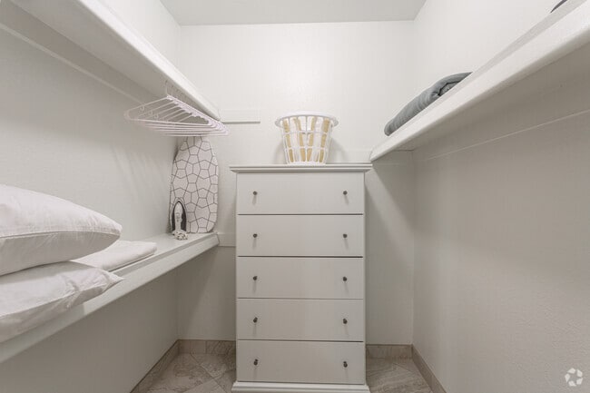 1BR, 1BA - Furnished 1 - 650 SF