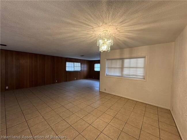 Photo - 25 E St