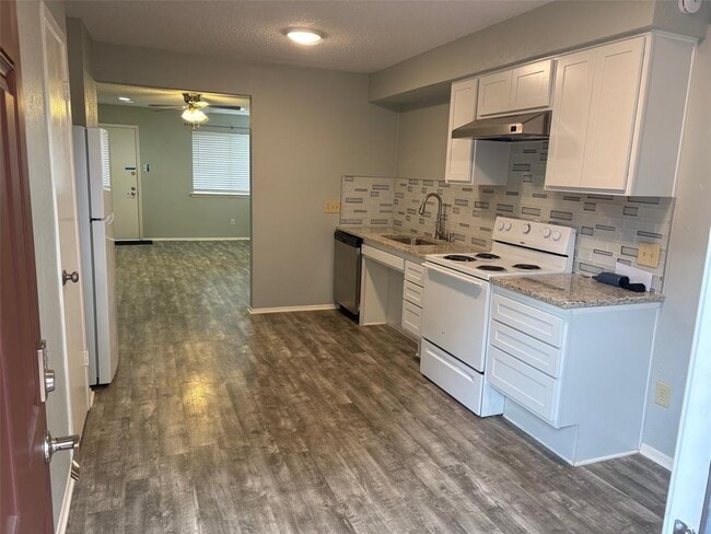 Photo - 317 W William Cannon Dr