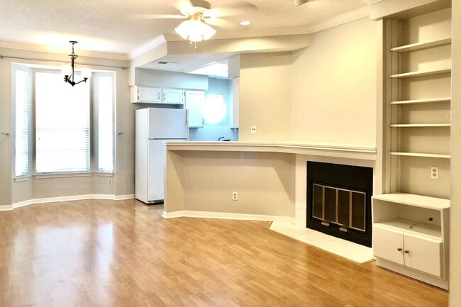 Photo - North Campus Condo Near UT – Spacious, Bright & Highly Convenient!